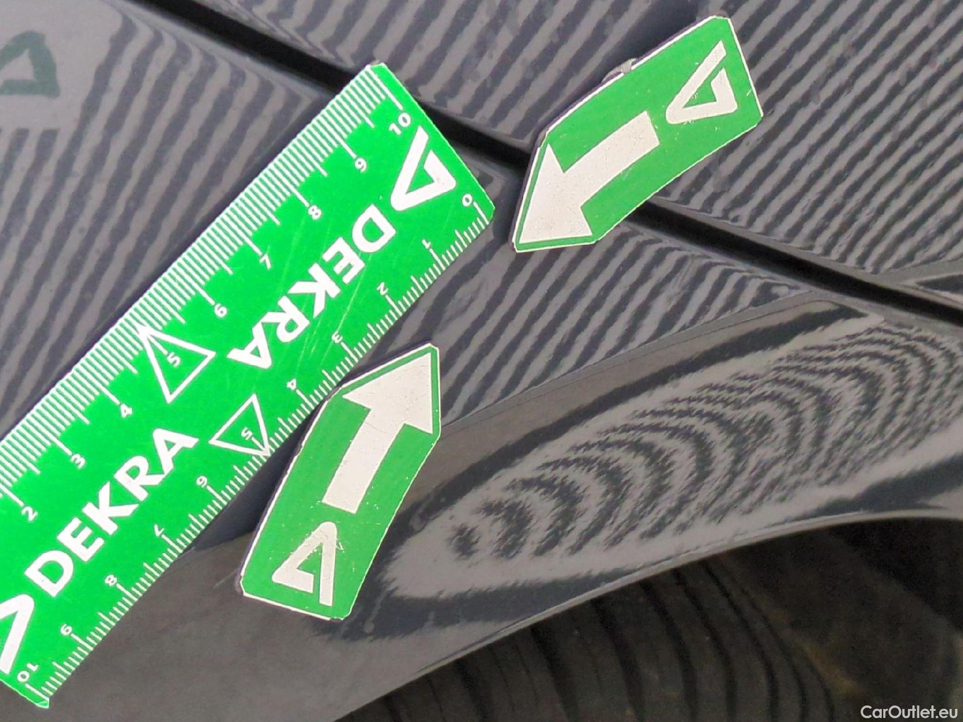  Volkswagen  Golf  VOLKSWAGEN / 2020 / 5P / Berline 1.0 eTSI OPF 110 DSG7 Life Business #38