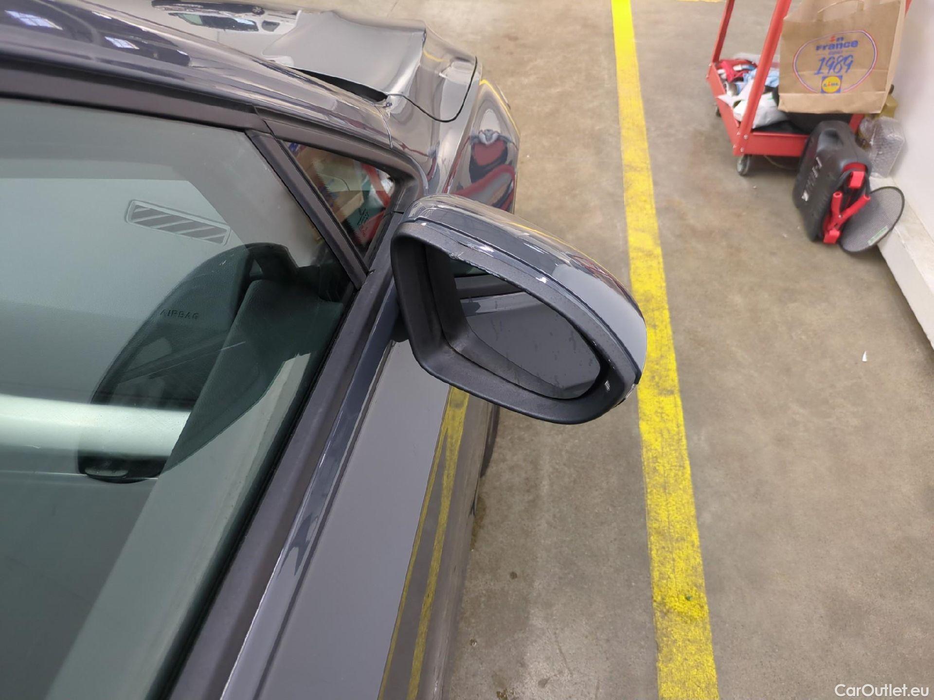  Volkswagen  Golf  VOLKSWAGEN / 2020 / 5P / Berline 1.0 eTSI OPF 110 DSG7 Life Business #4