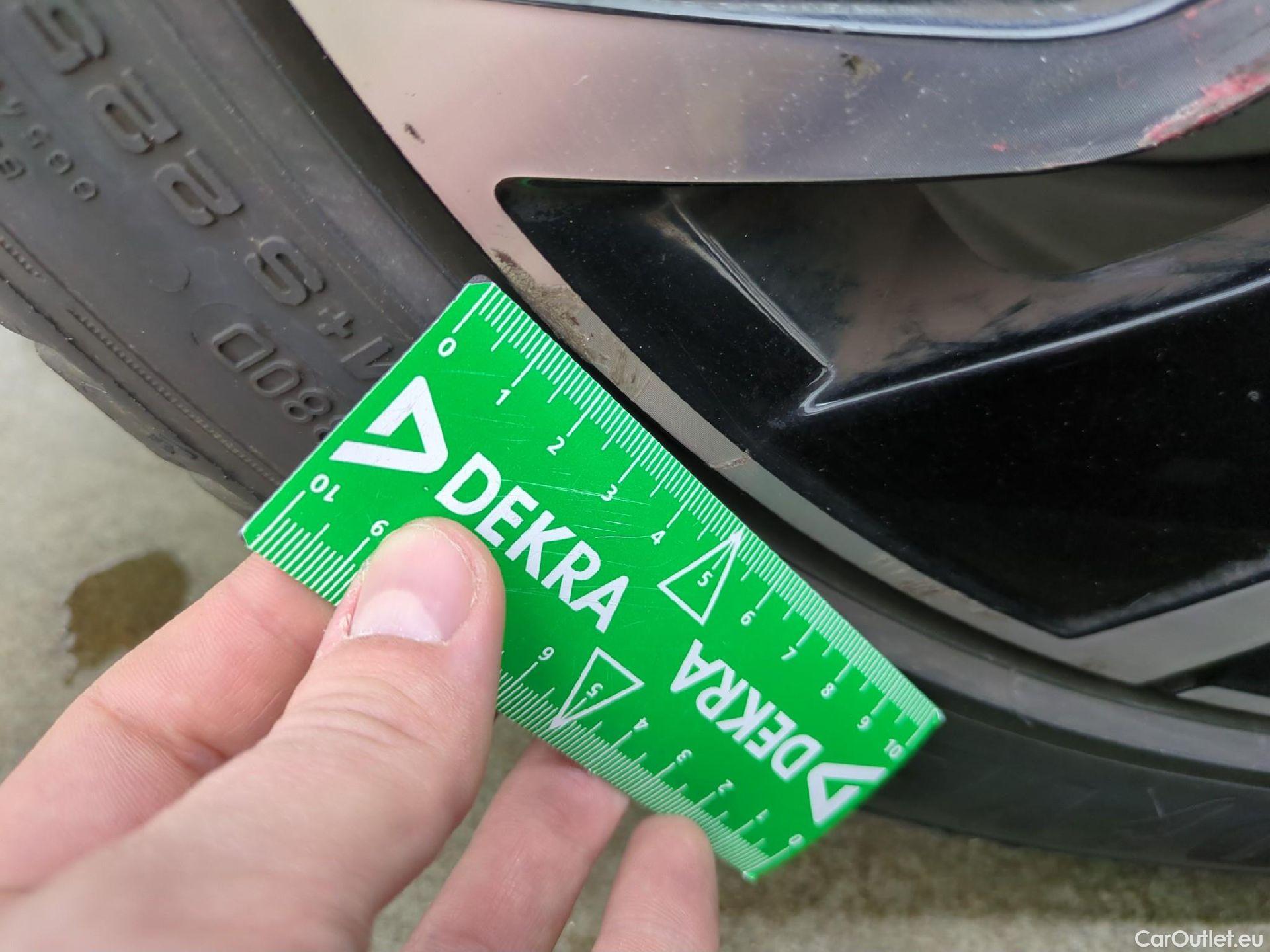  Volkswagen  Golf  VOLKSWAGEN / 2020 / 5P / Berline 1.0 eTSI OPF 110 DSG7 Life Business #34