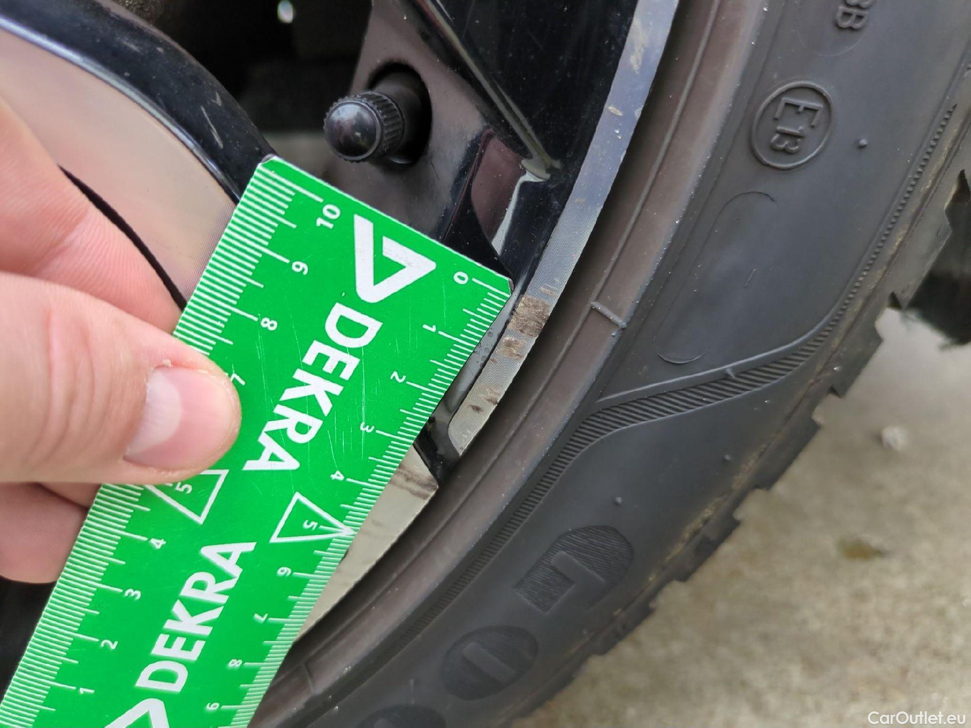  Volkswagen  Golf  VOLKSWAGEN / 2020 / 5P / Berline 1.0 eTSI OPF 110 DSG7 Life Business #19