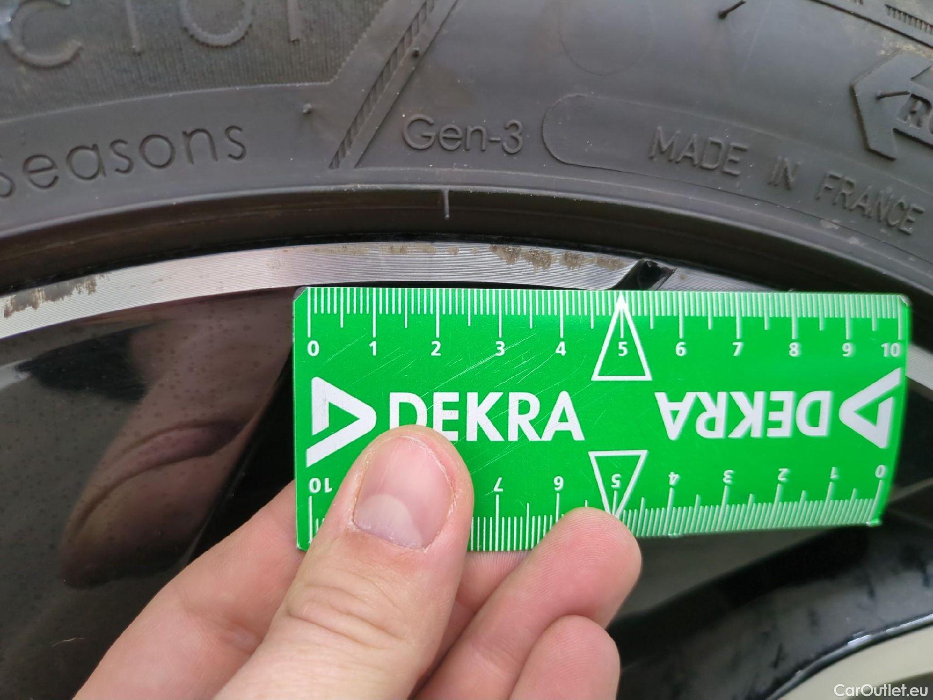  Volkswagen  Golf  VOLKSWAGEN / 2020 / 5P / Berline 1.0 eTSI OPF 110 DSG7 Life Business #21