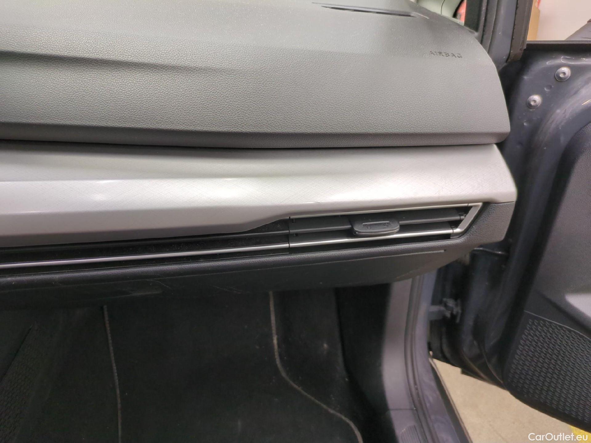  Volkswagen  Golf  VOLKSWAGEN / 2020 / 5P / Berline 1.0 eTSI OPF 110 DSG7 Life Business #1