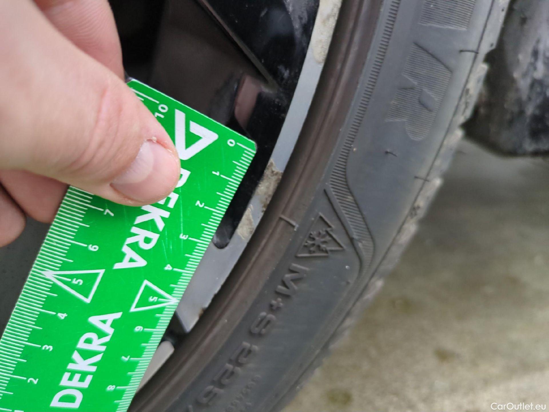  Volkswagen  Golf  VOLKSWAGEN / 2020 / 5P / Berline 1.0 eTSI OPF 110 DSG7 Life Business #25