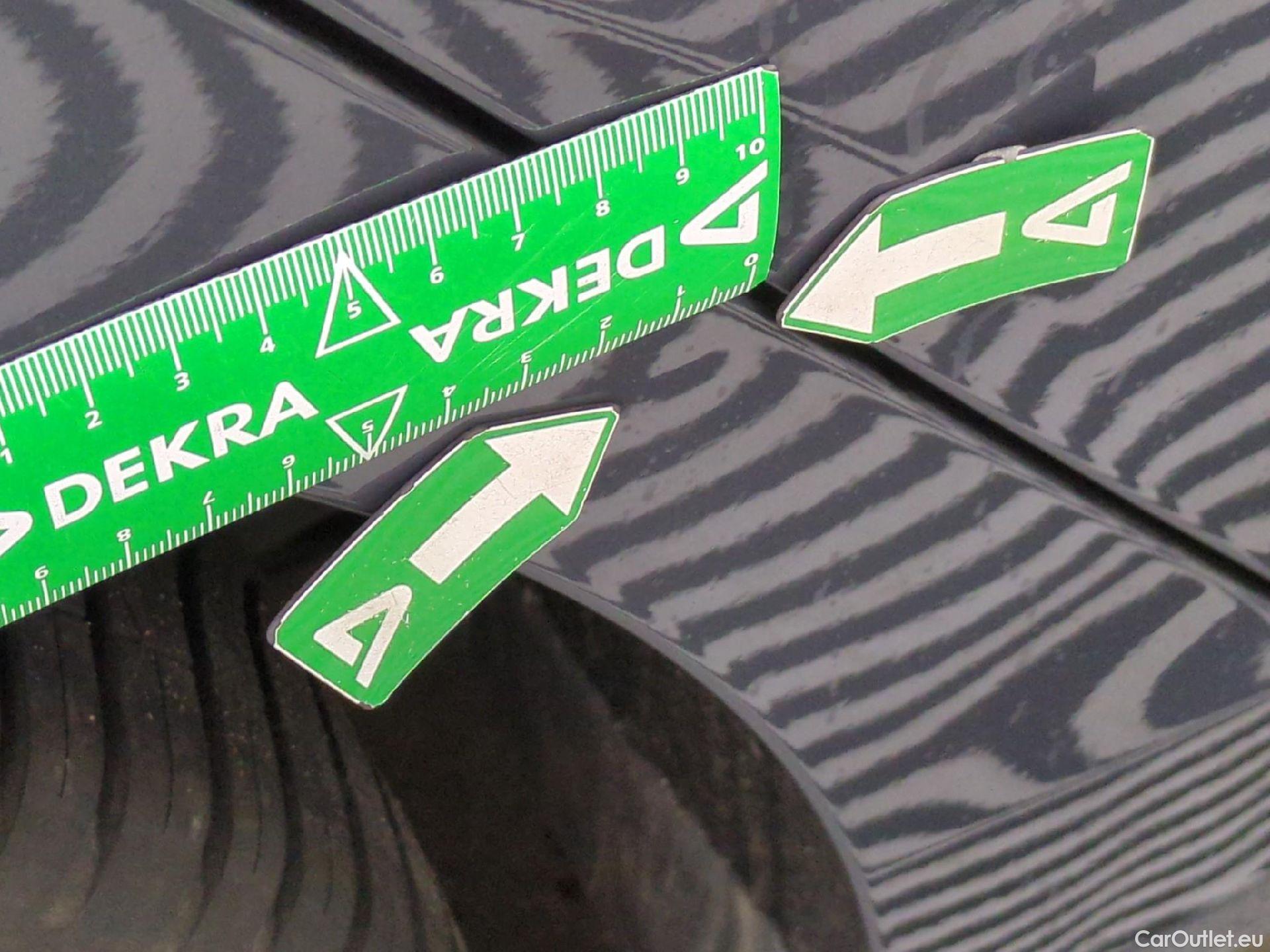  Volkswagen  Golf  VOLKSWAGEN / 2020 / 5P / Berline 1.0 eTSI OPF 110 DSG7 Life Business #39