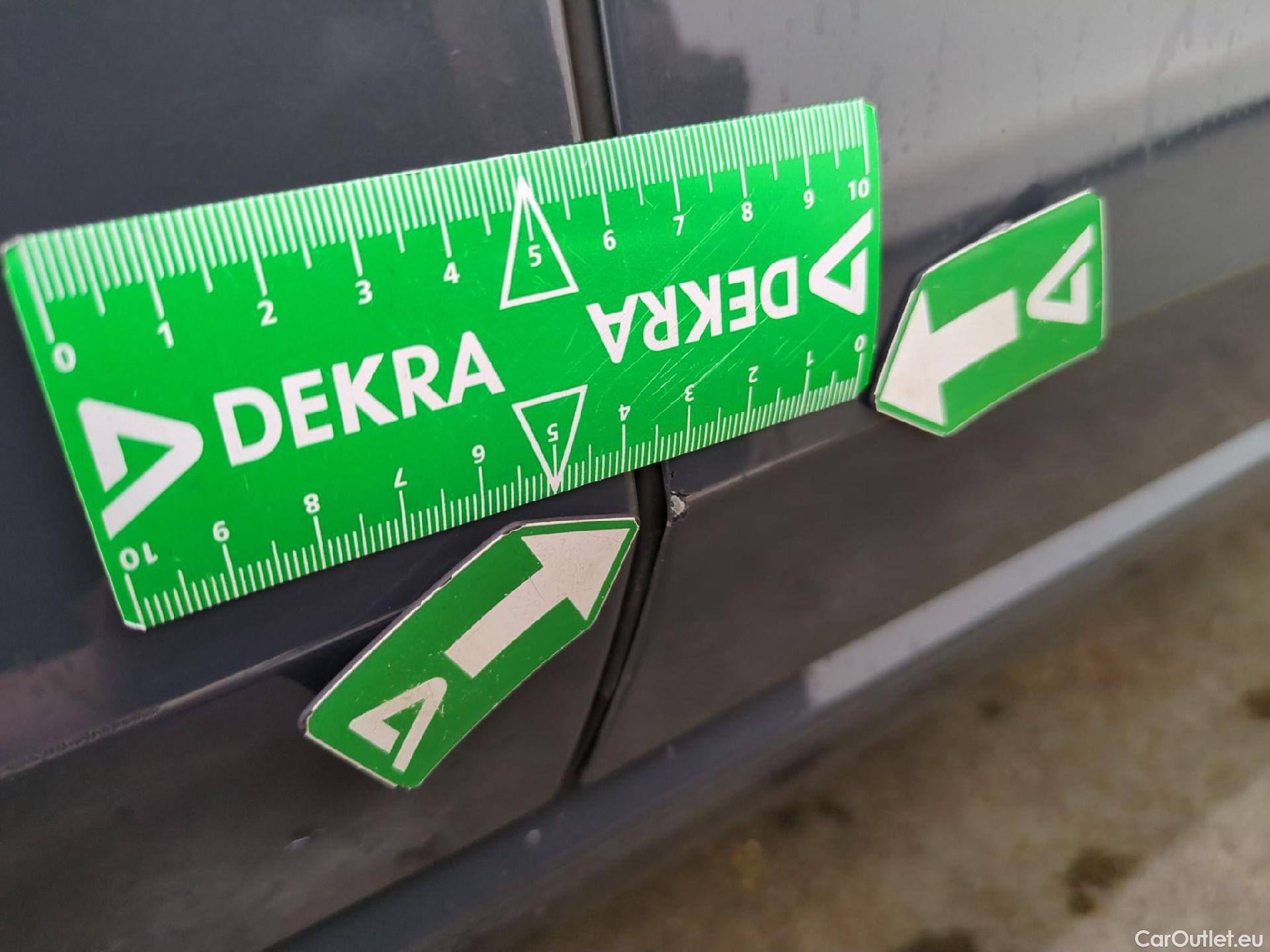  Volkswagen  Golf  VOLKSWAGEN / 2020 / 5P / Berline 1.0 eTSI OPF 110 DSG7 Life Business #59