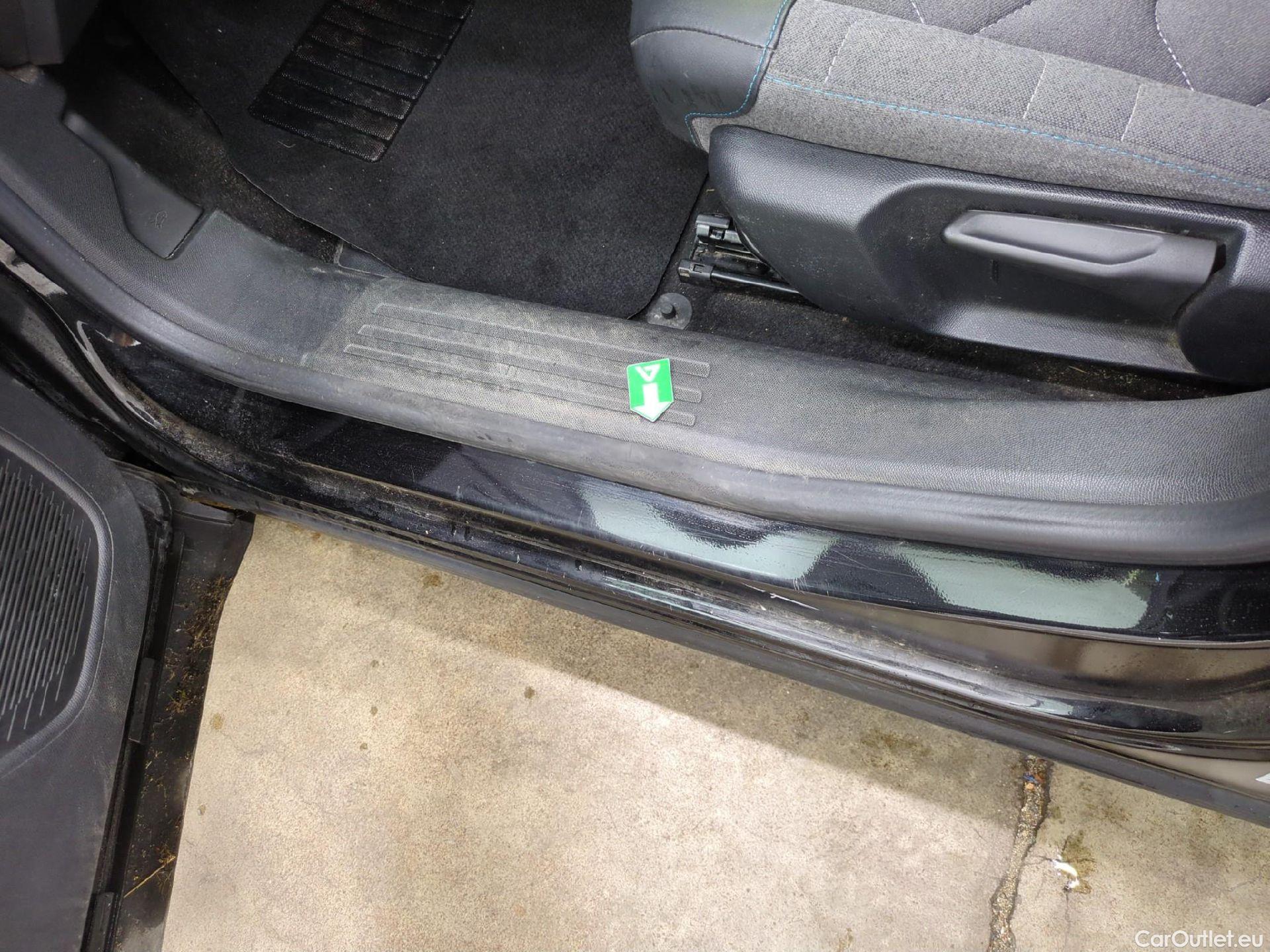  Citroen  C4  X Feel Pack 1.2 PureTech 130CV BVA8 6E #6