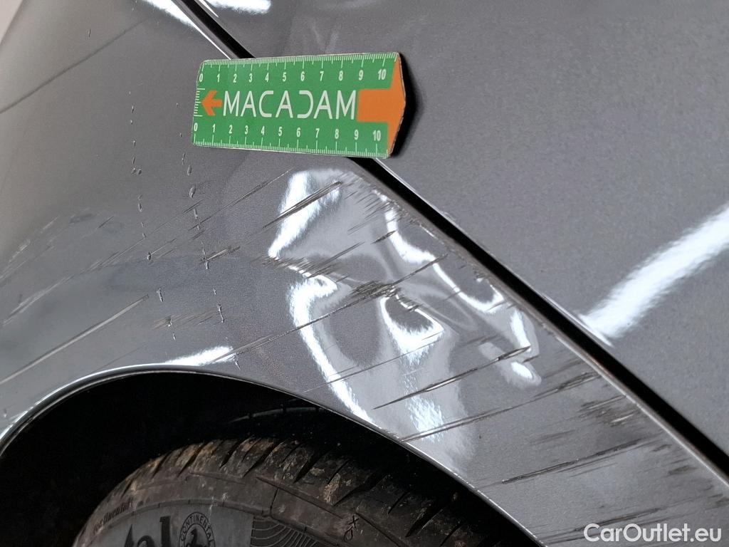  Mercedes  A-Klasse MERCEDES-BENZ Classe A Compact / 2018 / 5P / Berline A 180 Style Line #4