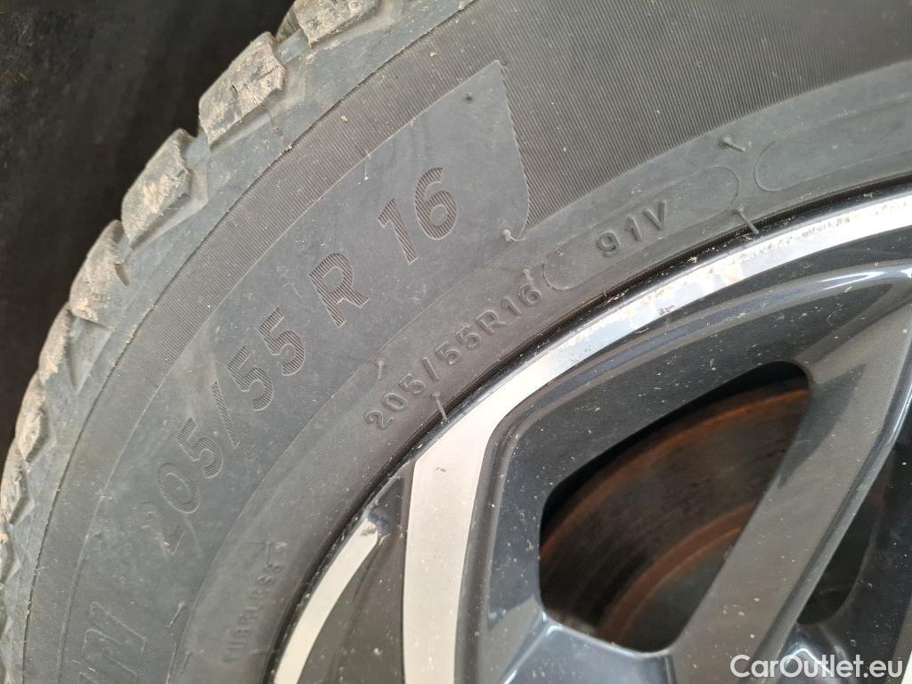  Hyundai  i30  Business 1.6 CRDi 115CV BVA7 E6d #3