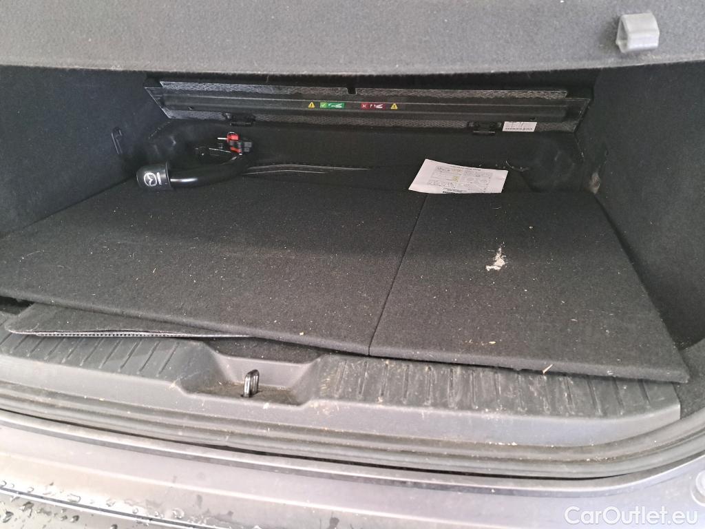  Mazda  CX-30 MAZDA  / 2019 / 5P / Crossover 2.0L e-Skyactiv X M Hybrd Sportline BVA6 #3