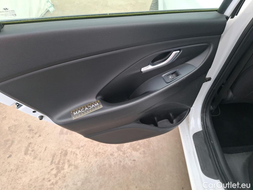 Hyundai  i30  Business 1.6 CRDi 115CV BVA7 E6d #8