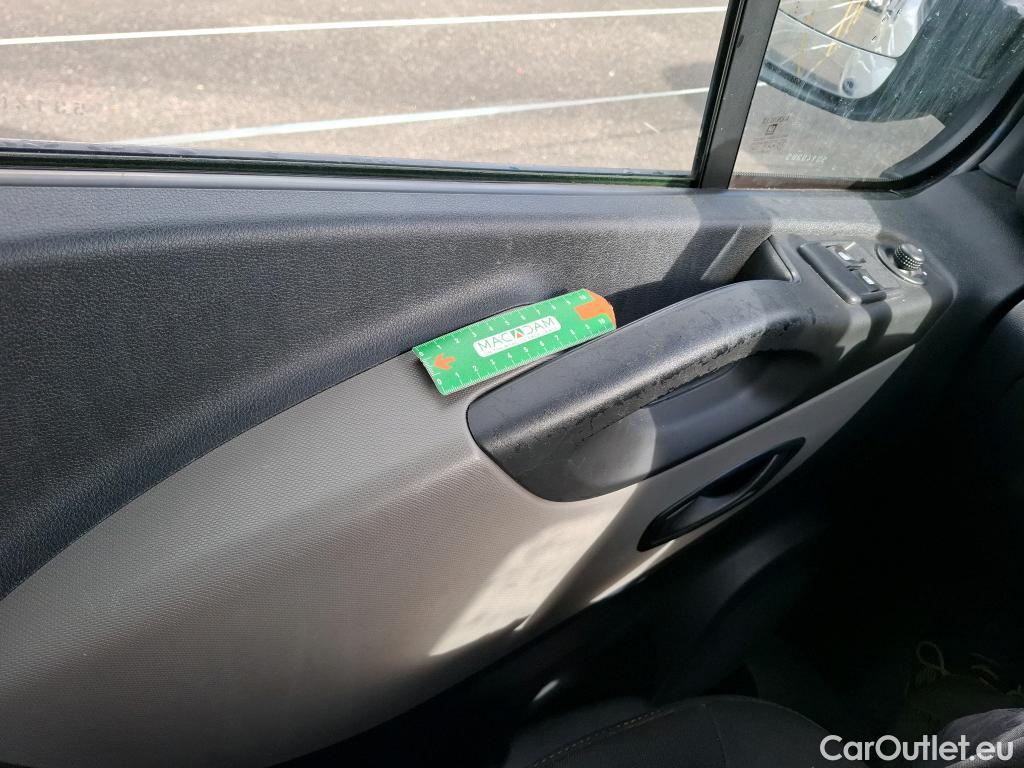  Renault  Trafic RENAULT  4p Combi Zen L1 dCi 115 #22