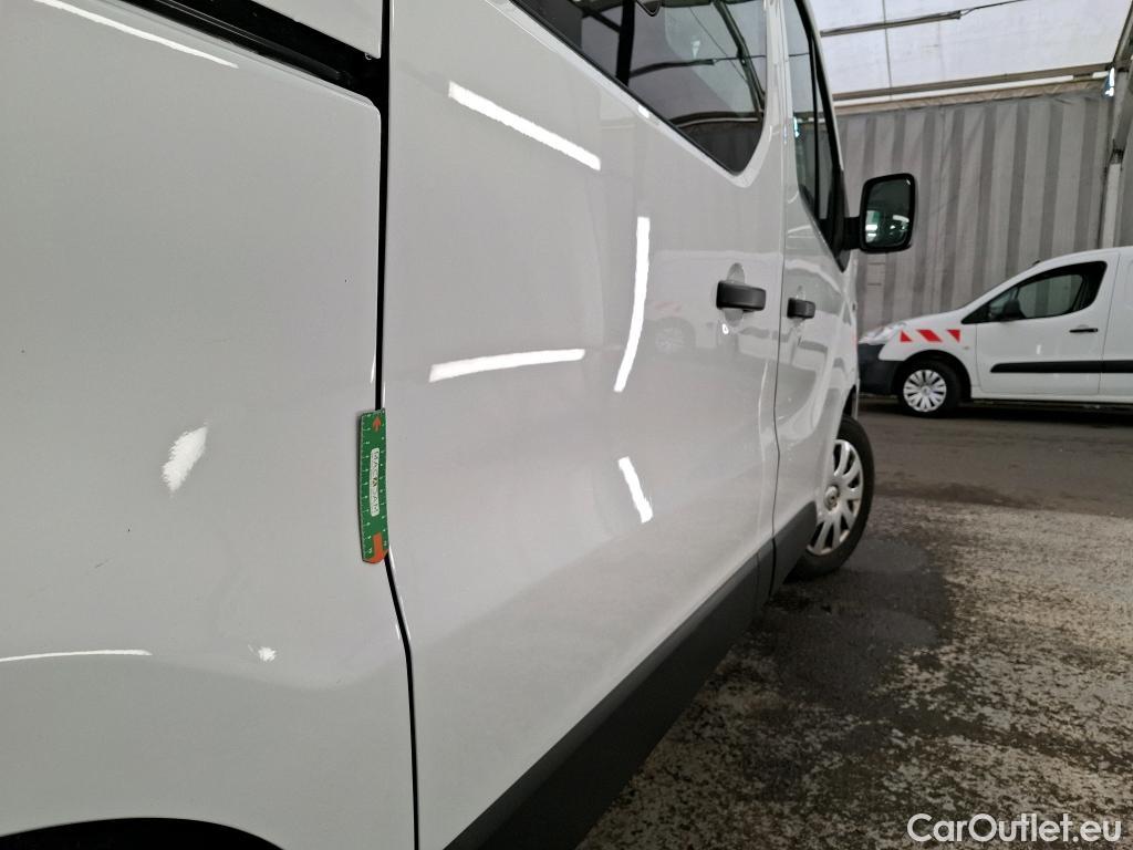  Renault  Trafic RENAULT  4p Combi Zen L1 dCi 115 #13