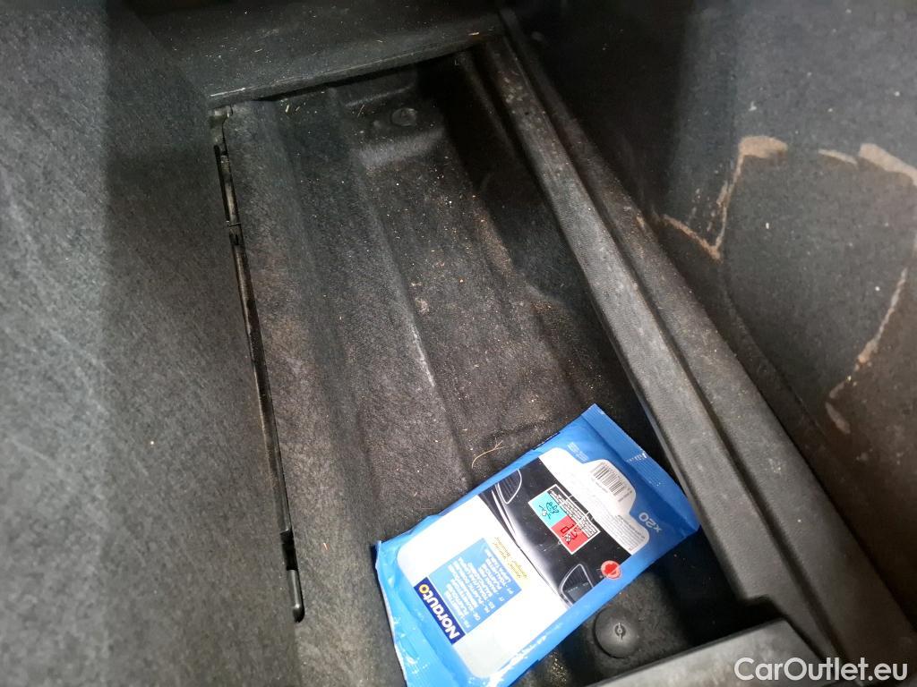  Renault  Megane RENAULT Mégane Berline / 2020 / 5P / Berline Business E-Tech hybride rech 160 -21N #38