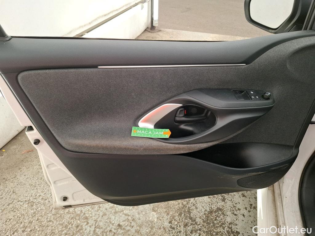  Toyota  Yaris TOYOTA  Hybride / 2019 / 5P / Berline Hybride 116h Dynamic Business Stage Acad #28