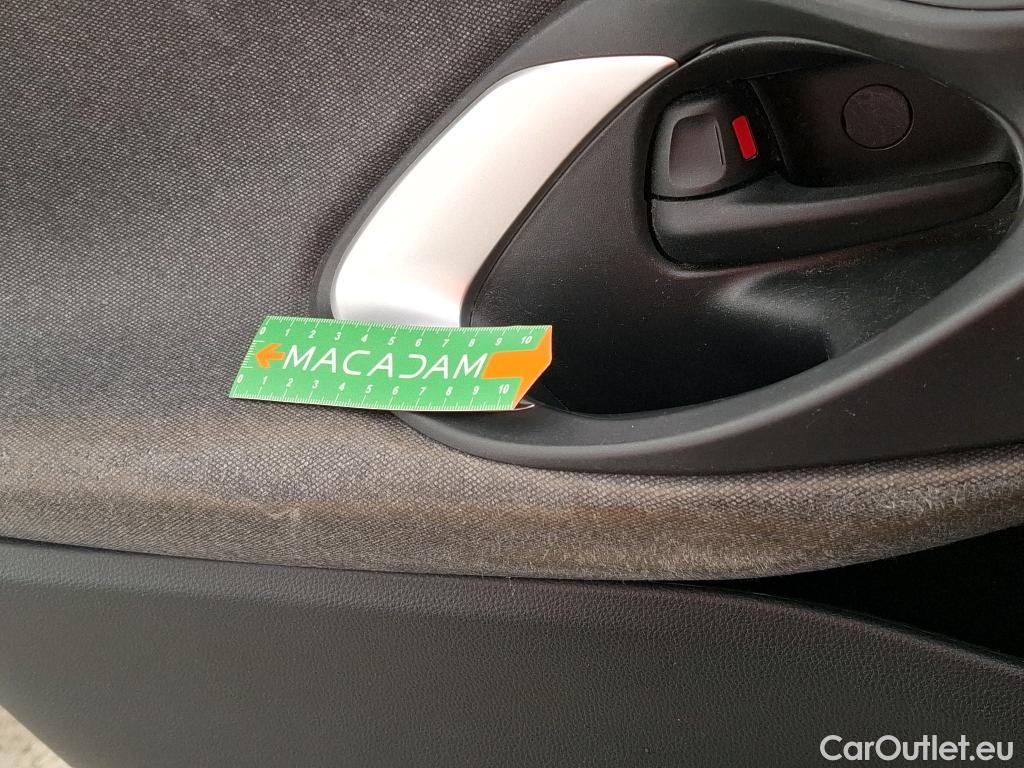  Toyota  Yaris TOYOTA  Hybride / 2019 / 5P / Berline Hybride 116h Dynamic Business Stage Acad #29