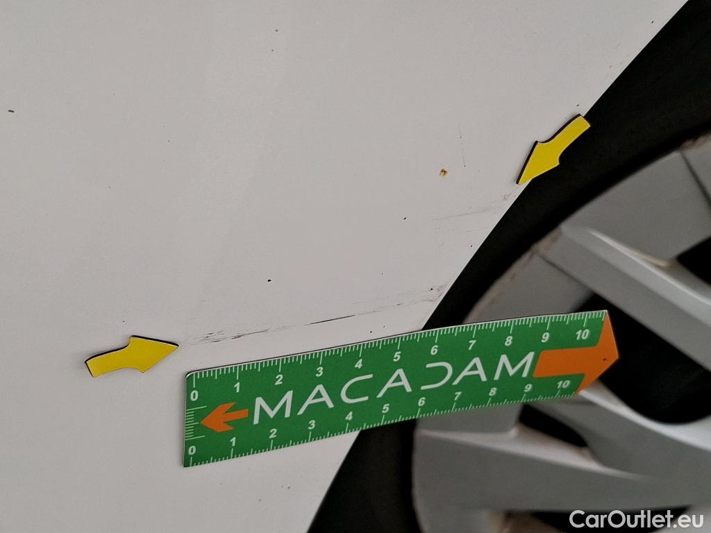  Toyota  Yaris TOYOTA  Hybride / 2019 / 5P / Berline Hybride 116h Dynamic Business Stage Acad #40