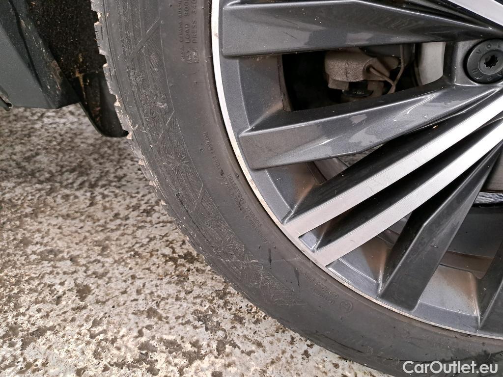  Volkswagen  Tiguan VOLKSWAGEN  Allspace / 2017 / 5P / SUV 1.5 TSI 150 EVO DSG7 Carat Exclusive #27