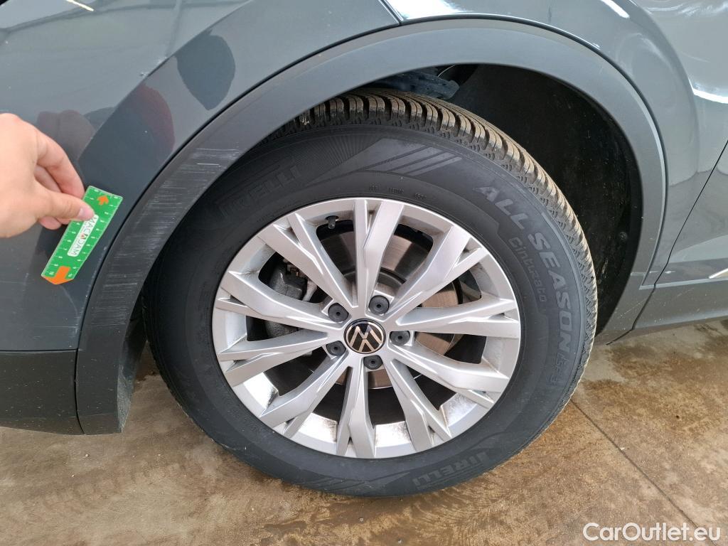  Volkswagen  Tiguan VOLKSWAGEN  / 2020 / 5P / SUV 2.0 TDI 150 DSG7 Life Business (Ex 205T) #13