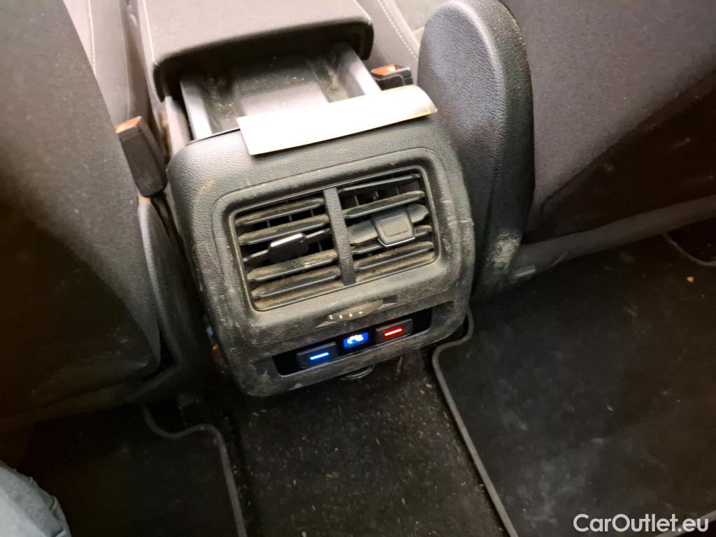  Volkswagen  Touran VOLKSWAGEN  / 2015 / 5P / monospace 1.5 TSI EVO DSG7 Carat 7 places #22