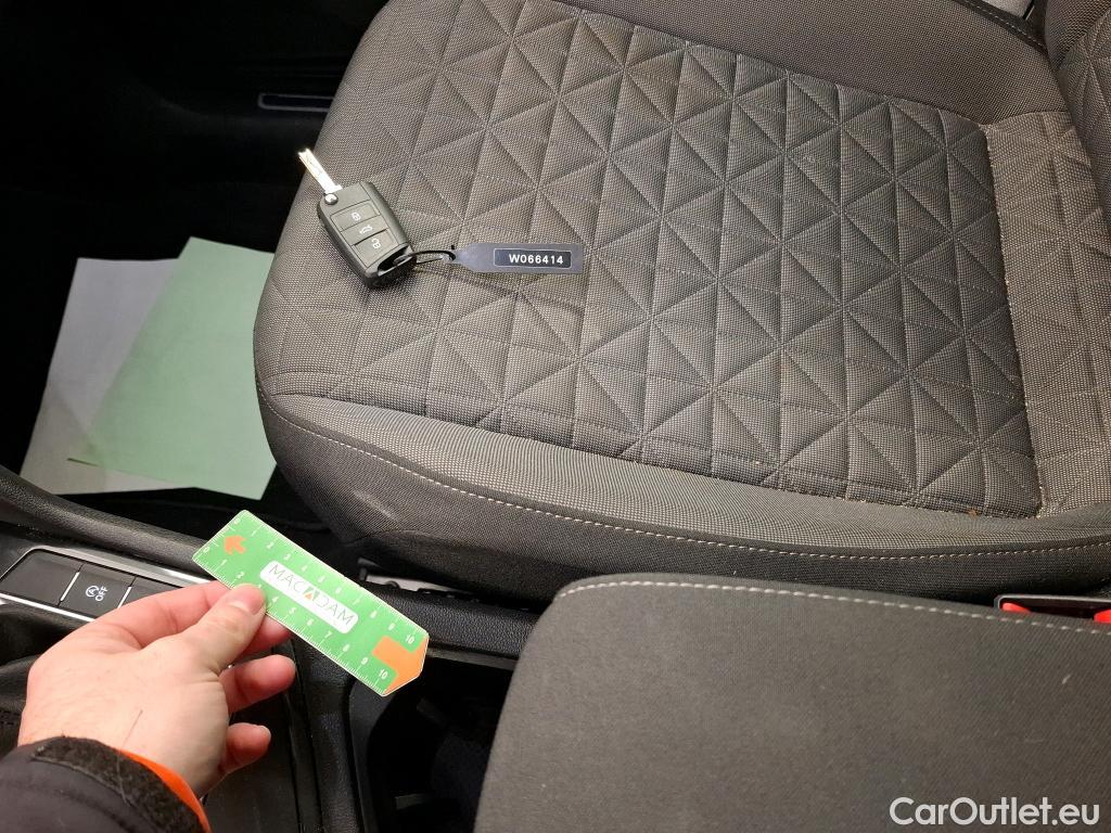  Volkswagen  Tiguan VOLKSWAGEN  / 2020 / 5P / SUV 1.5 TSI 150 DSG7 LIFE BUSI #18