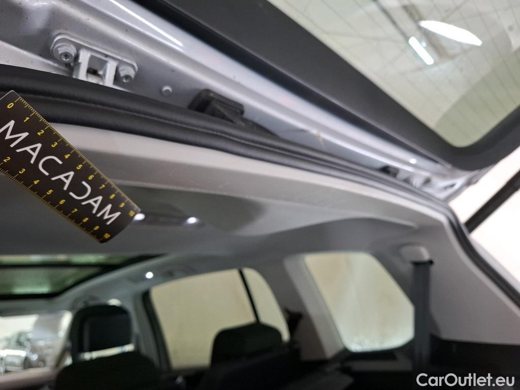  Volkswagen  Touran VOLKSWAGEN  / 2015 / 5P / monospace 1.5 TSI EVO DSG7 Carat 7 places #46