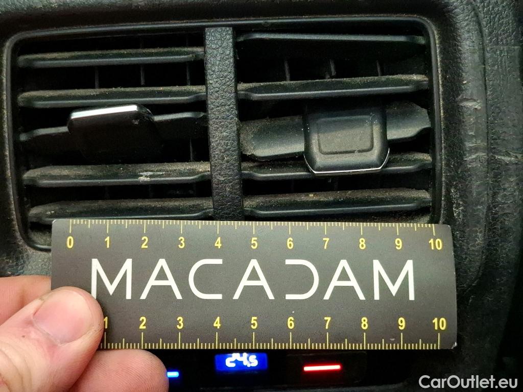  Volkswagen  Touran VOLKSWAGEN  / 2015 / 5P / monospace 1.5 TSI EVO DSG7 Carat 7 places #23