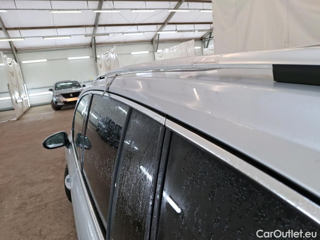  Volkswagen  Touran VOLKSWAGEN  / 2015 / 5P / monospace 1.5 TSI EVO DSG7 Carat 7 places #59