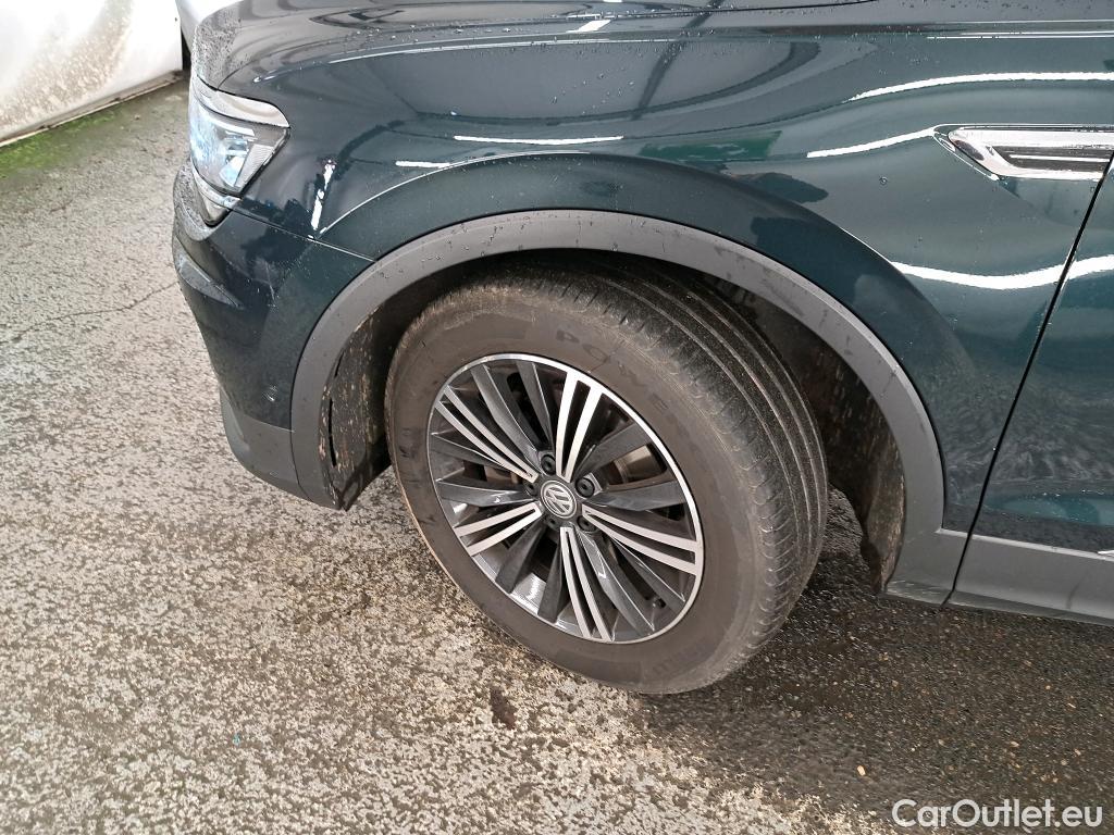  Volkswagen  Tiguan VOLKSWAGEN  Allspace / 2017 / 5P / SUV 1.5 TSI 150 EVO DSG7 Carat Exclusive #28