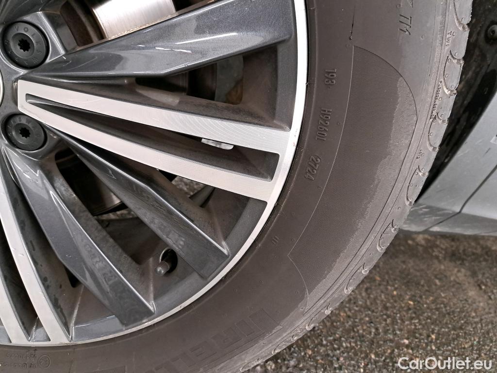  Volkswagen  Tiguan VOLKSWAGEN  Allspace / 2017 / 5P / SUV 1.5 TSI 150 EVO DSG7 Carat Exclusive #31