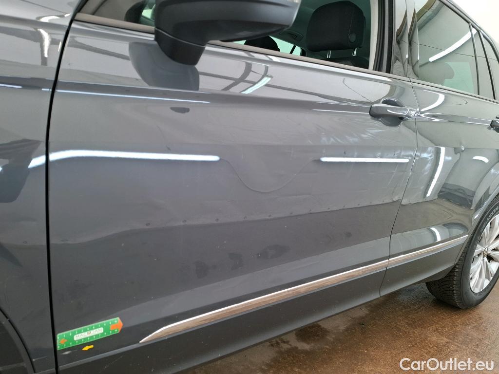  Volkswagen  Tiguan VOLKSWAGEN  / 2020 / 5P / SUV 2.0 TDI 150 DSG7 Life Business (Ex 205T) #17