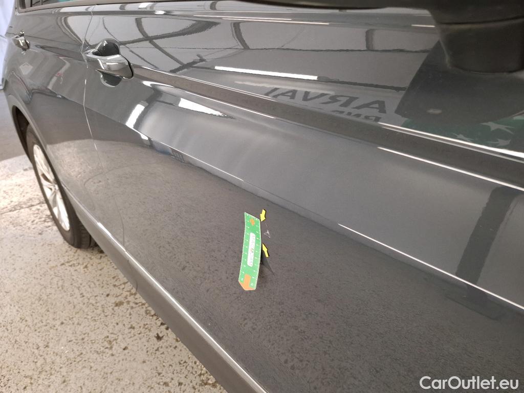  Volkswagen  Tiguan VOLKSWAGEN  / 2020 / 5P / SUV 1.5 TSI 150 DSG7 LIFE PLUS #3