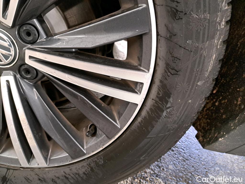  Volkswagen  Tiguan VOLKSWAGEN  Allspace / 2017 / 5P / SUV 1.5 TSI 150 EVO DSG7 Carat Exclusive #24