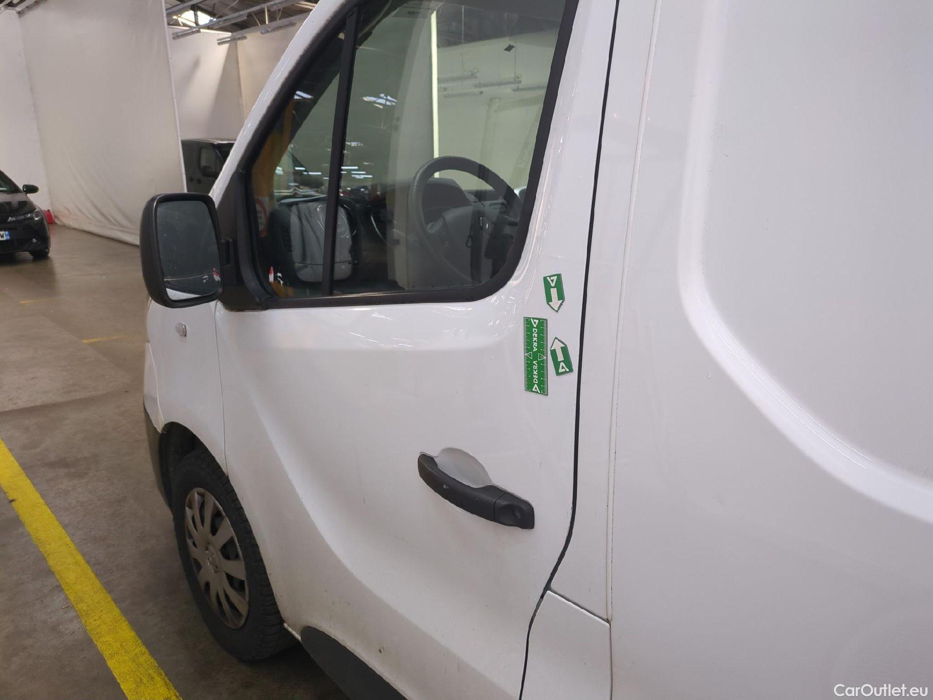  Renault  Trafic RENAULT  / 2019 / 4P / Fourgon tole FG GCF L2H2 1200 Energy dCi 145 E6 #17