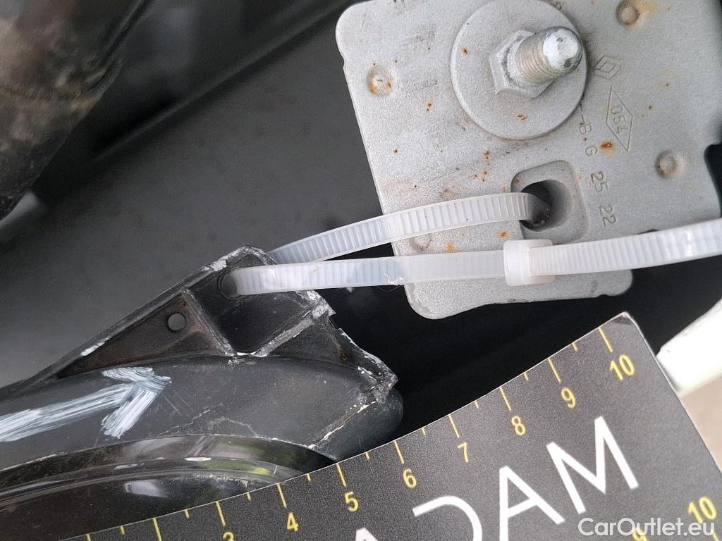  Renault  Trafic  III Fourgon L2H1 3T Confort 2.0 dCi 130CV BVM6 E6d #96