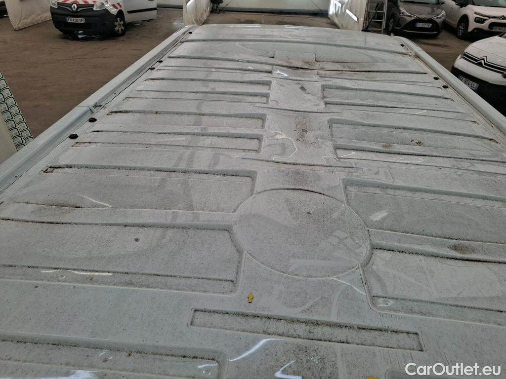  Renault  Trafic  III Fourgon L2H1 3T Confort 2.0 dCi 130CV BVM6 E6d #32