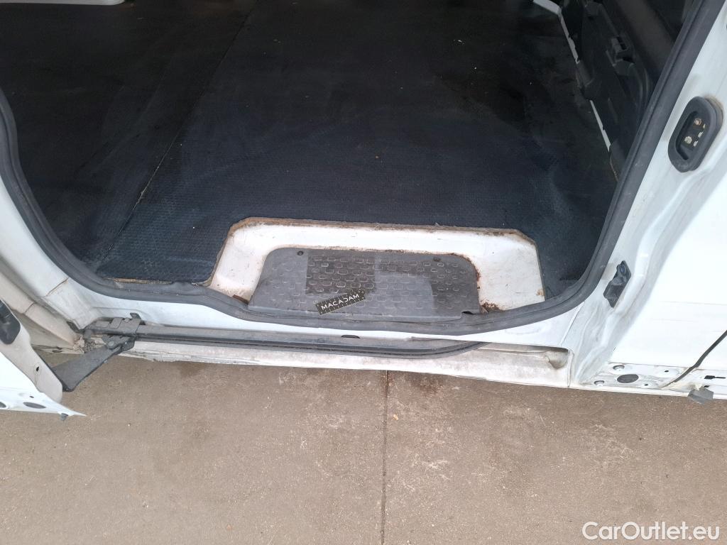  Renault  Trafic  III Fourgon L2H1 3T Confort 2.0 dCi 130CV BVM6 E6d #134