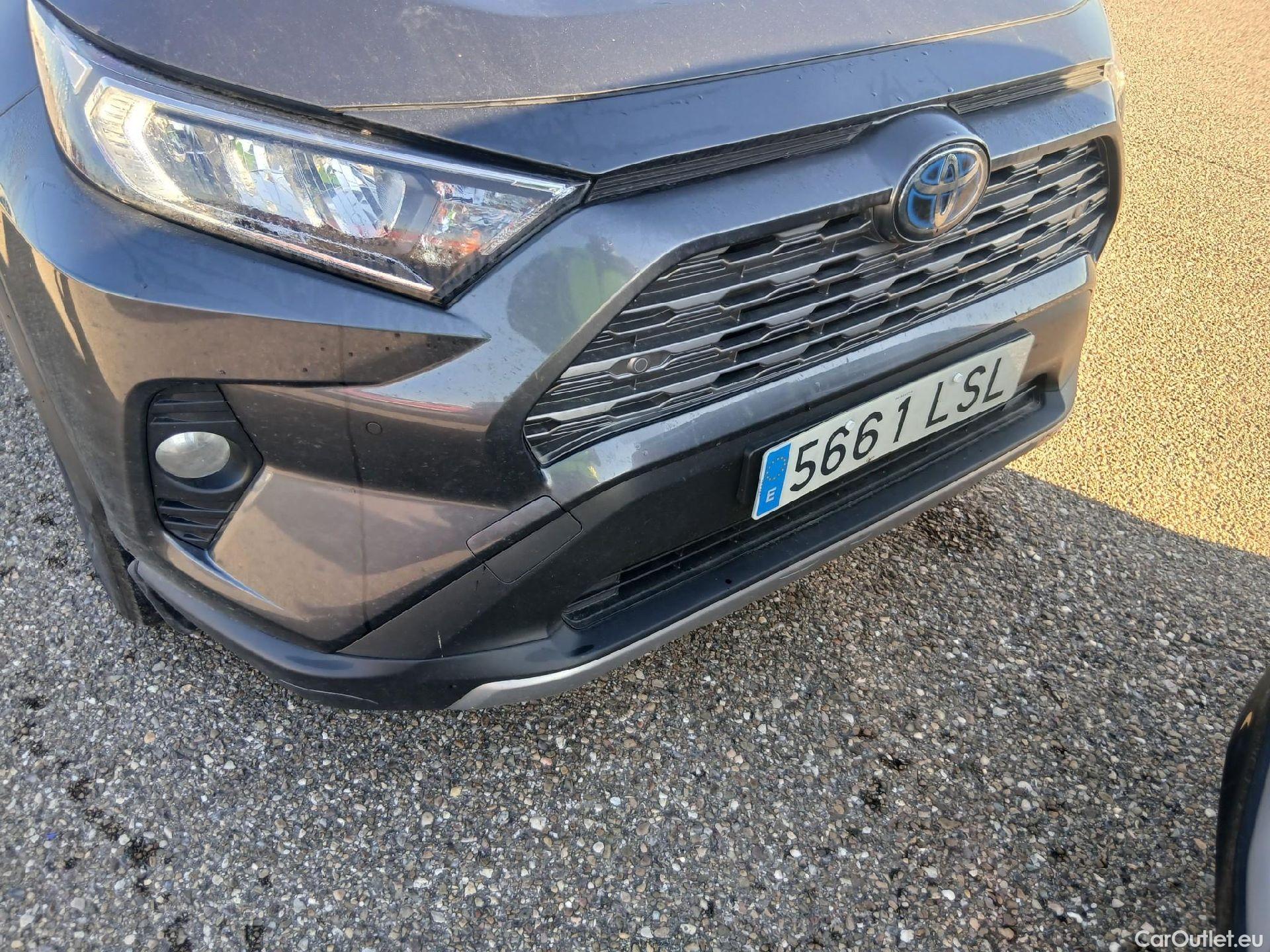  Toyota  RAV4 TOYOTA  / 2018 / 5P / todoterreno 2.5l 220H Advance #3