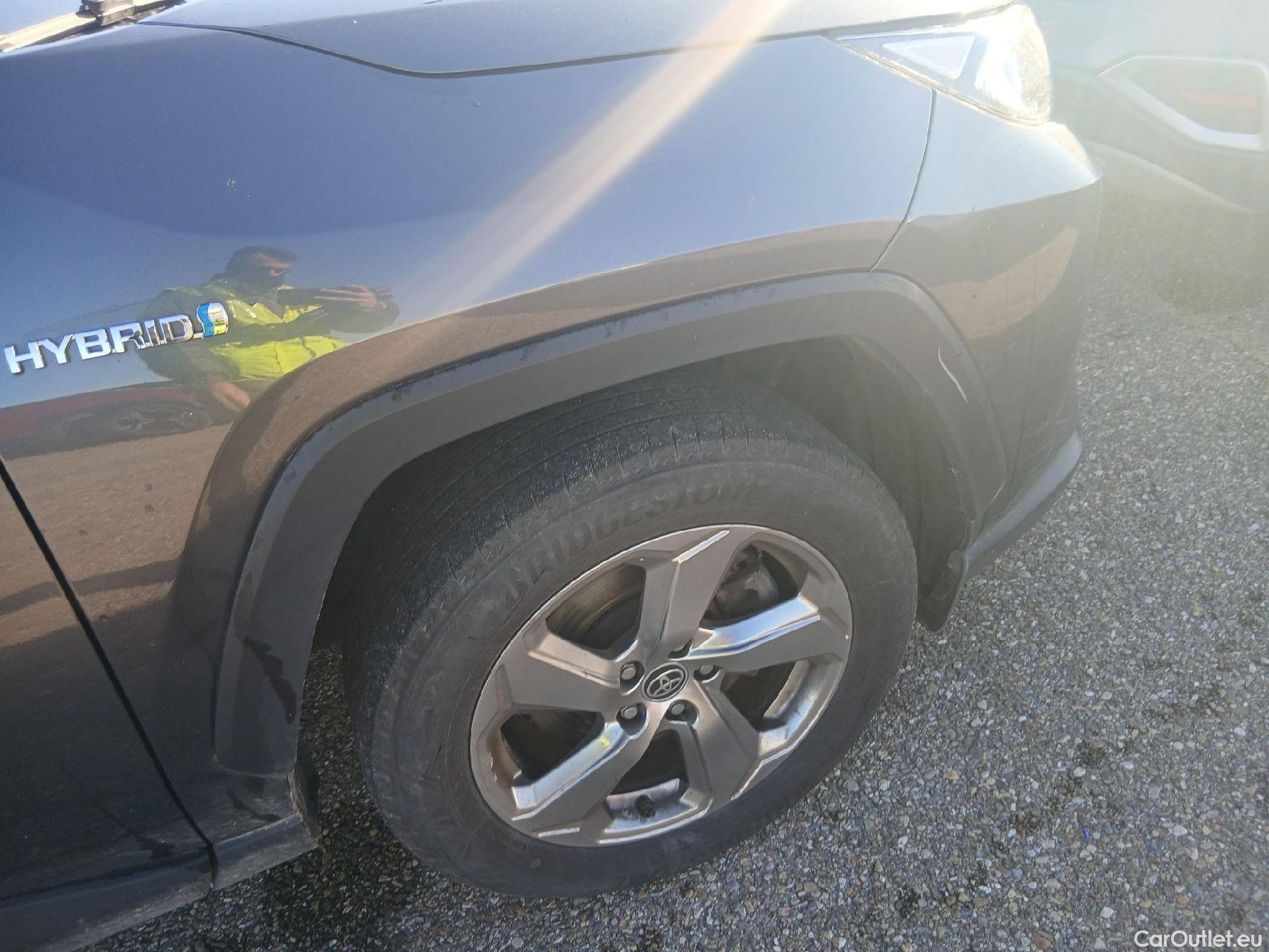  Toyota  RAV4 TOYOTA  / 2018 / 5P / todoterreno 2.5l 220H Advance #29