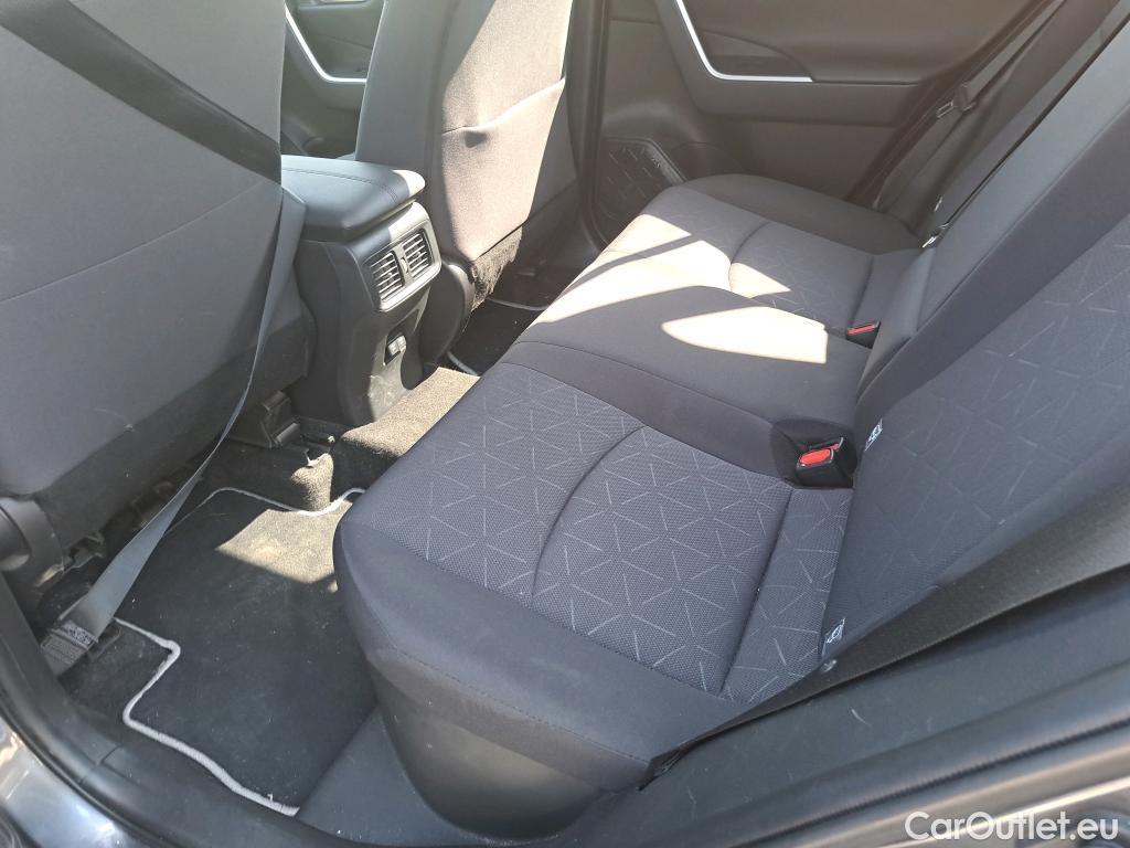  Toyota  RAV4 TOYOTA  / 2018 / 5P / todoterreno 2.5l 220H Advance #18