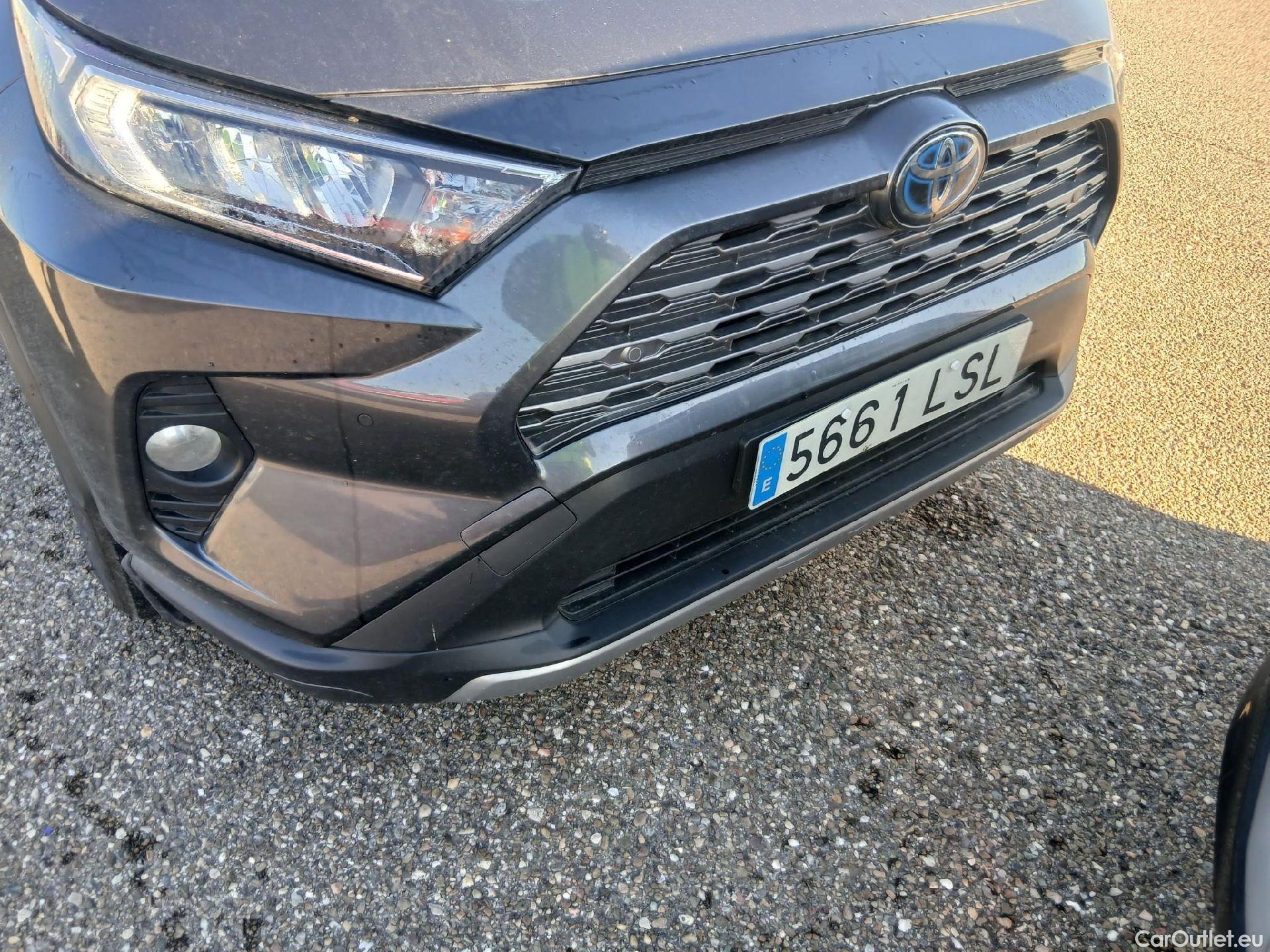  Toyota  RAV4 TOYOTA  / 2018 / 5P / todoterreno 2.5l 220H Advance #4