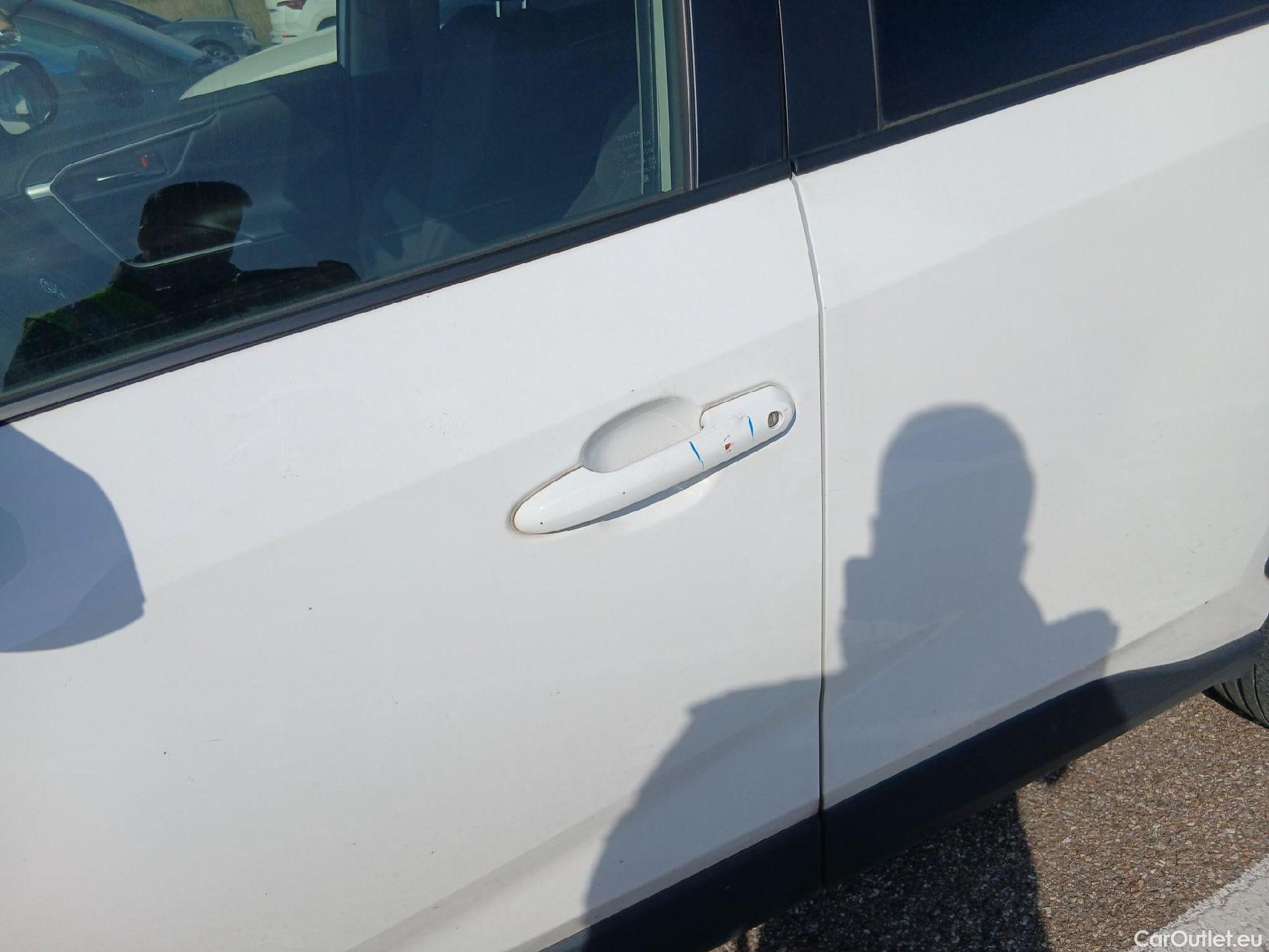  Toyota  RAV4 TOYOTA  / 2018 / 5P / todoterreno 2.5l 220H Advance #6