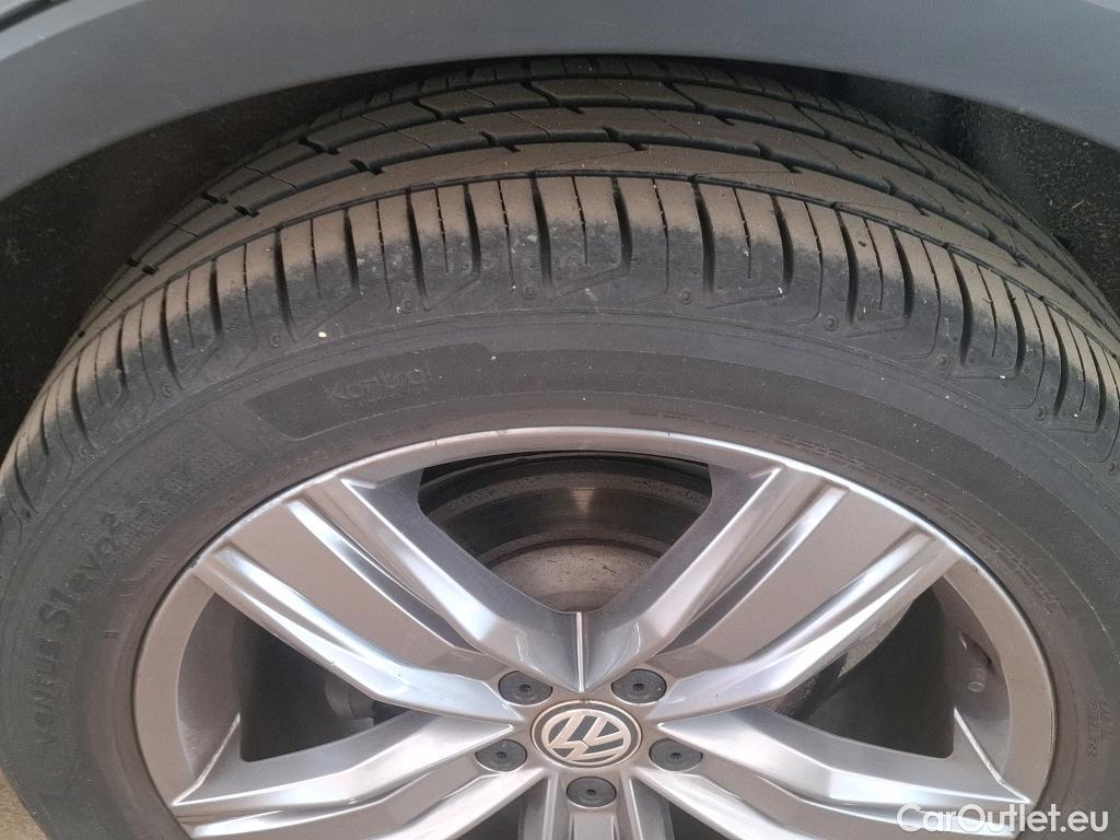  Volkswagen  Tiguan VOLKSWAGEN  Allspace 5p SUV 2.0 TDI 150 DSG7 Carat Exclusive #64