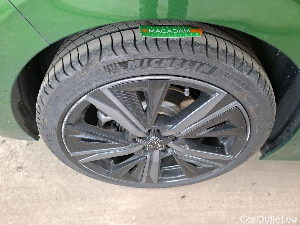  Peugeot  308 PEUGEOT  / 2021 / 5P / Berline PHEV 225 E-EAT8 GT PACK #23