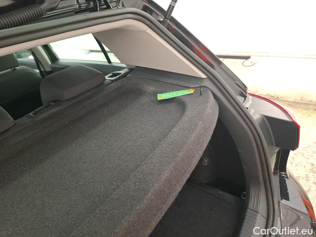  Volkswagen  Golf  VOLKSWAGEN / 2020 / 5P / Berline 2.0 TDI SCR 115 DSG7 LIFE SOCI BUSINESS #1