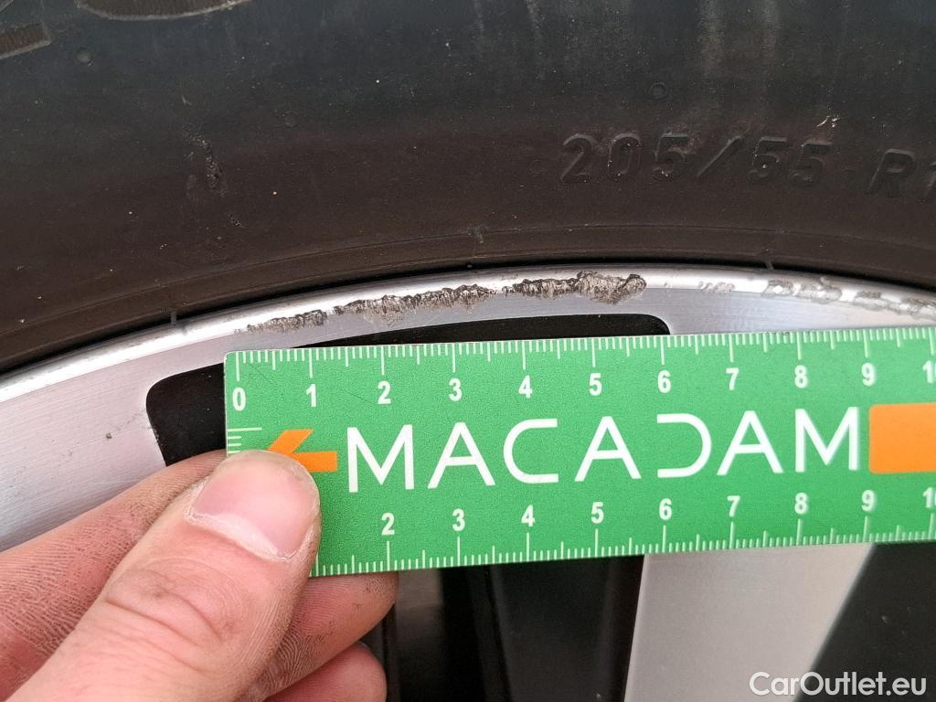  Mercedes  A-Klasse MERCEDES-BENZ Classe A Compact / 2018 / 5P / Berline A 250 e Business Line 8G-DCT #38