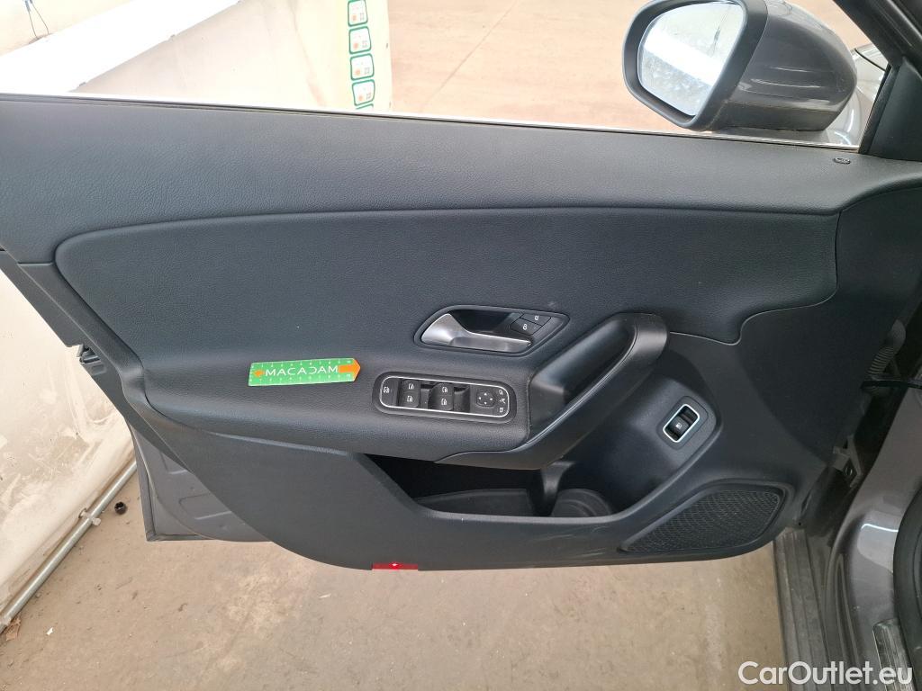  Mercedes  A-Klasse MERCEDES-BENZ Classe A Compact / 2018 / 5P / Berline A 250 e Business Line 8G-DCT #54