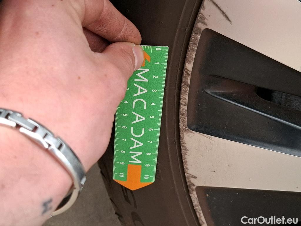  Mercedes  A-Klasse MERCEDES-BENZ Classe A Compact / 2018 / 5P / Berline A 250 e Business Line 8G-DCT #52