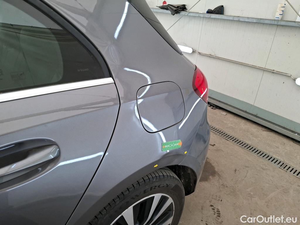  Mercedes  A-Klasse MERCEDES-BENZ Classe A Compact / 2018 / 5P / Berline A 250 e Business Line 8G-DCT #19