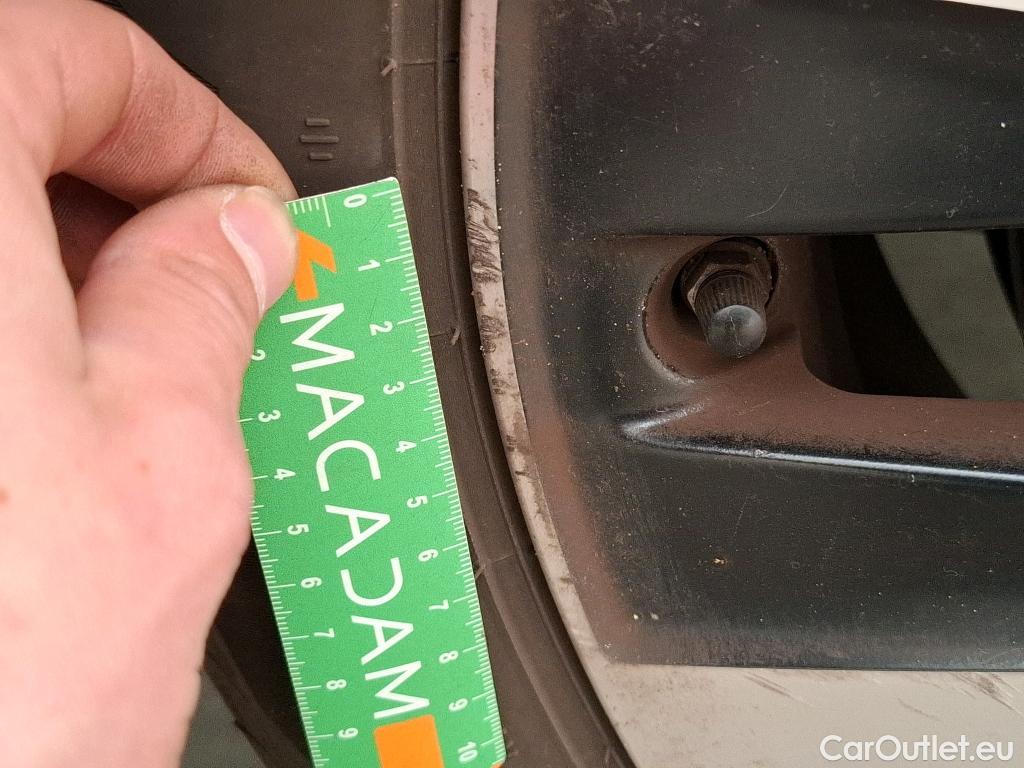  Mercedes  A-Klasse MERCEDES-BENZ Classe A Compact / 2018 / 5P / Berline A 250 e Business Line 8G-DCT #40