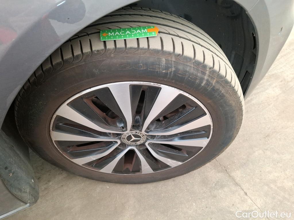  Mercedes  A-Klasse MERCEDES-BENZ Classe A Compact / 2018 / 5P / Berline A 250 e Business Line 8G-DCT #36